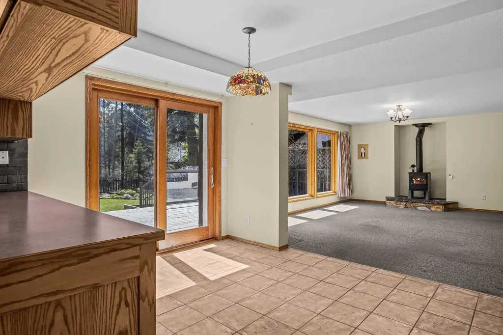 933 15th Street Canmore AB T1W 1X2