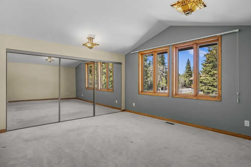 933 15th Street Canmore AB T1W 1X2