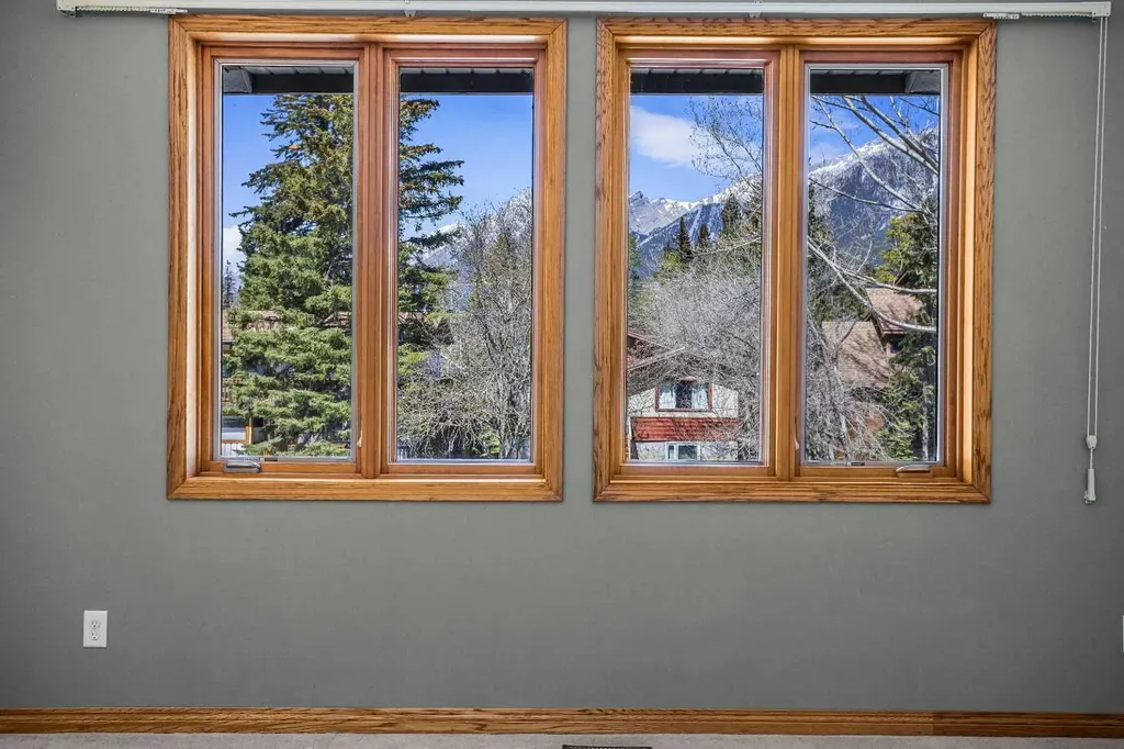 933 15th Street Canmore AB T1W 1X2