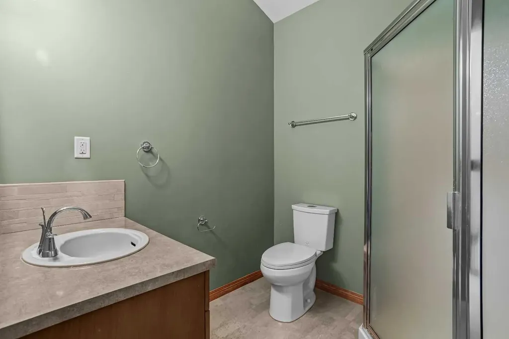 933 15th Street Canmore AB T1W 1X2