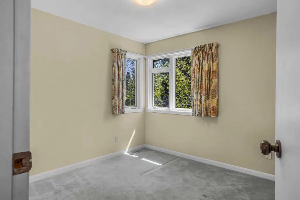 933 15th Street Canmore AB T1W 1X2