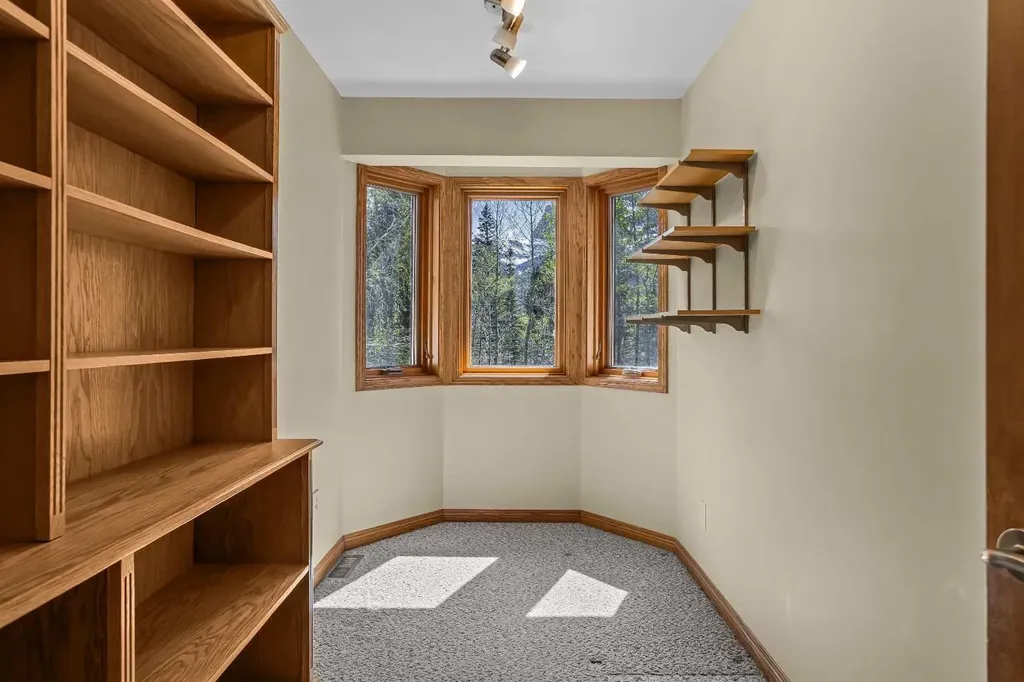 933 15th Street Canmore AB T1W 1X2