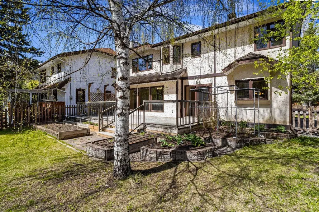 933 15th Street Canmore AB T1W 1X2