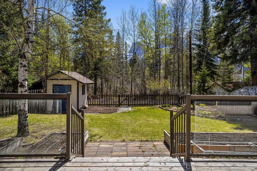 933 15th Street Canmore AB T1W 1X2