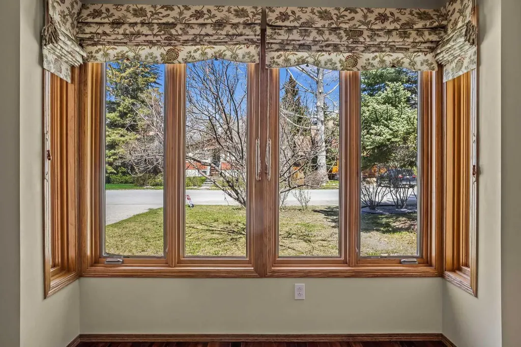 933 15th Street Canmore AB T1W 1X2
