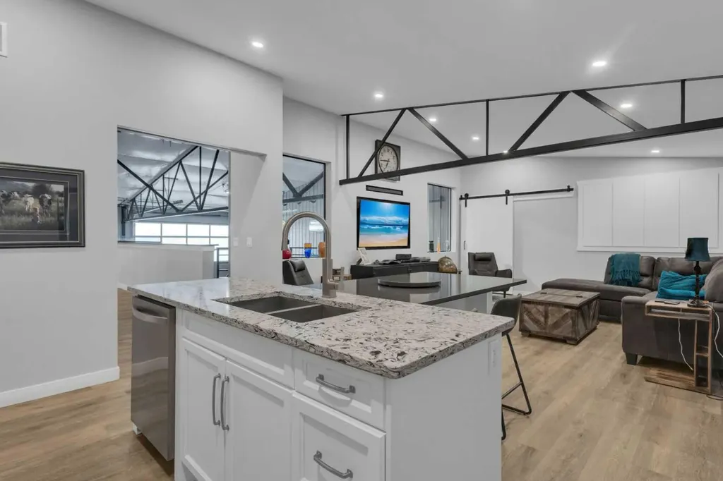 20A Sylvaire Close Sylvan Lake AB T4S 2H6