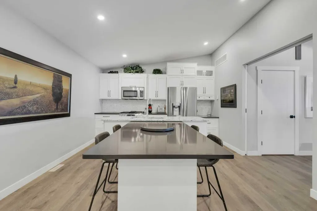 20A Sylvaire Close Sylvan Lake AB T4S 2H6