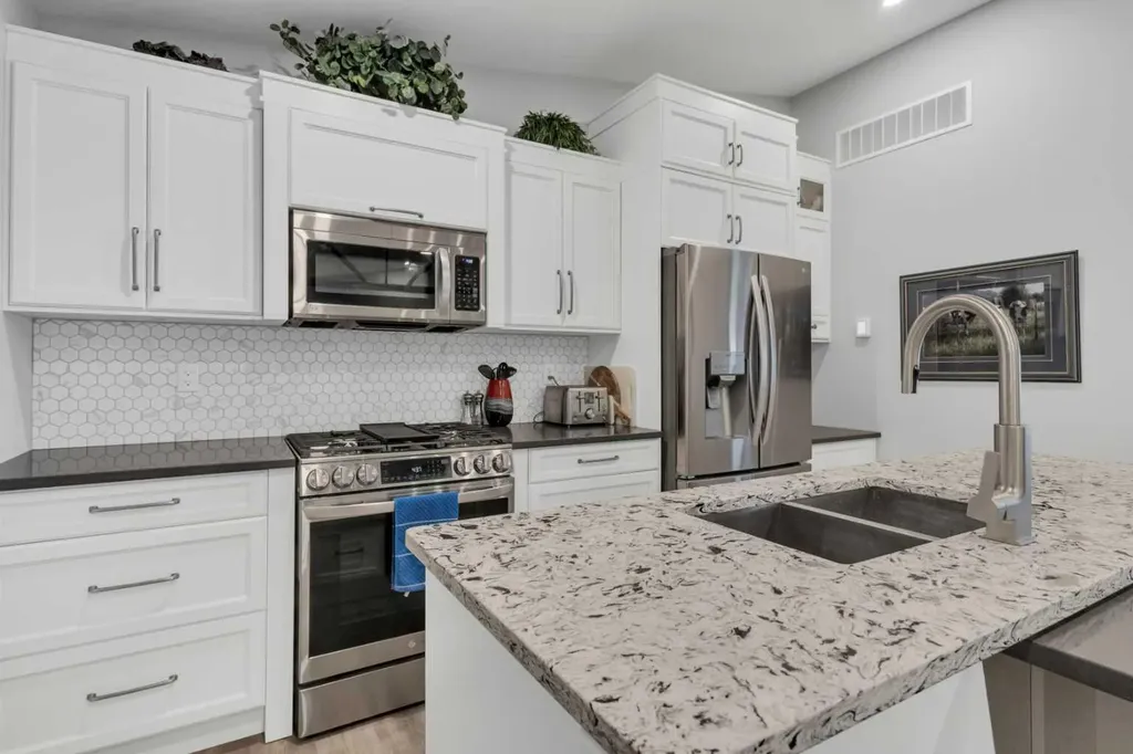 20A Sylvaire Close Sylvan Lake AB T4S 2H6