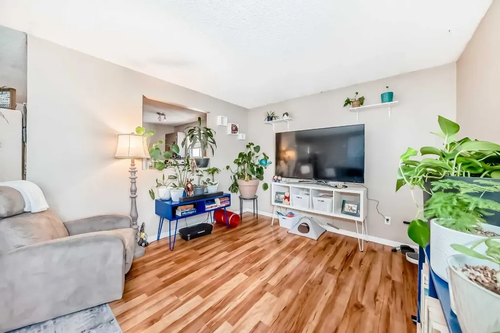 4105 53 Avenue Innisfail AB T4G 1G3