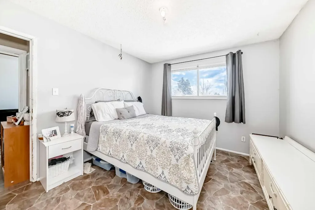 4105 53 Avenue Innisfail AB T4G 1G3