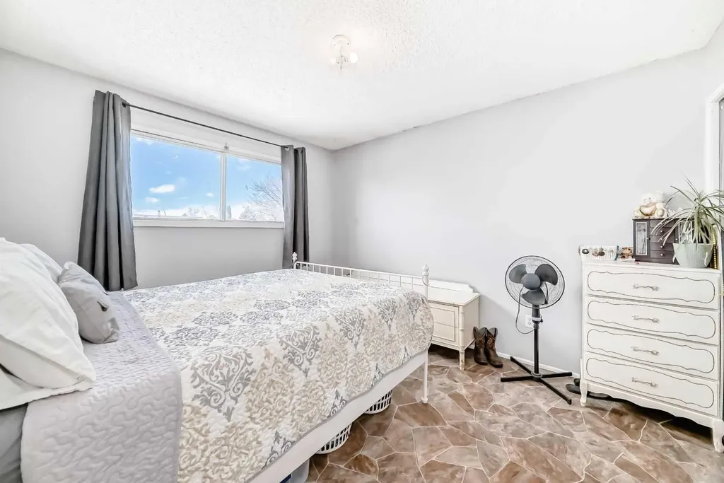 4105 53 Avenue Innisfail AB T4G 1G3