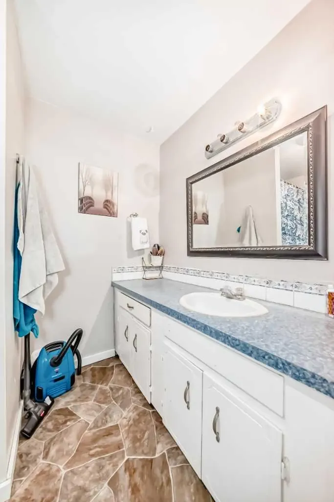 4105 53 Avenue Innisfail AB T4G 1G3