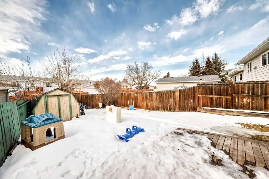 4105 53 Avenue Innisfail AB T4G 1G3