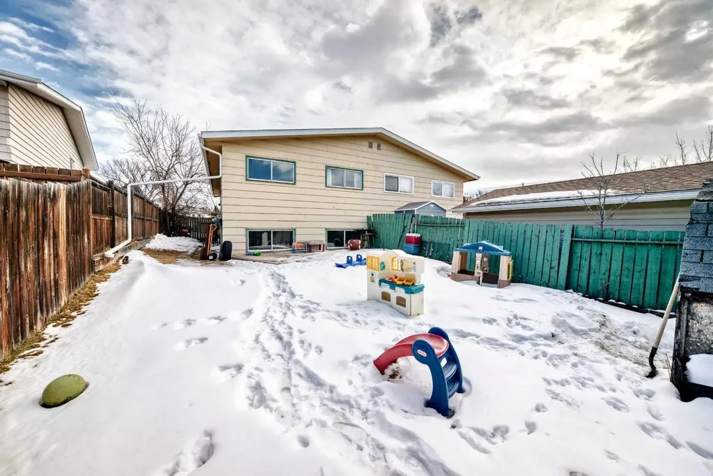 4105 53 Avenue Innisfail AB T4G 1G3