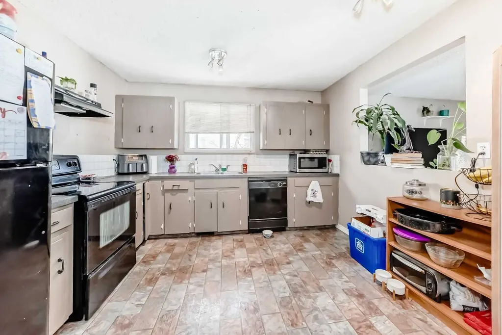 4105 53 Avenue Innisfail AB T4G 1G3