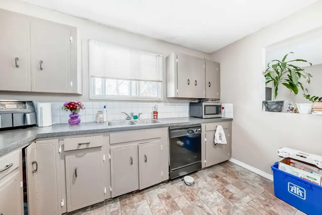 4105 53 Avenue Innisfail AB T4G 1G3