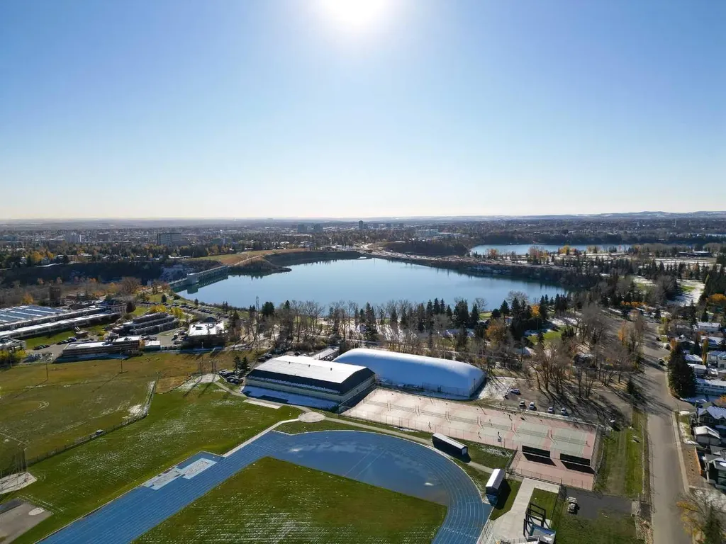 2004 51 Avenue SW Calgary AB T3E 1J6