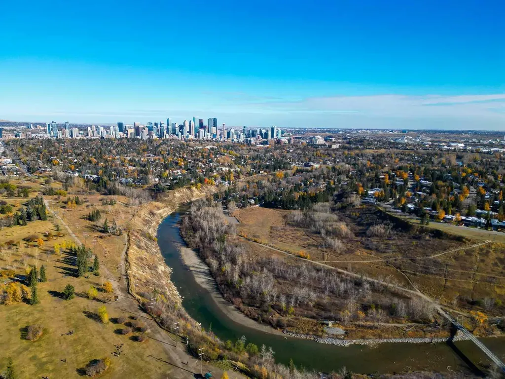 2004 51 Avenue SW Calgary AB T3E 1J6