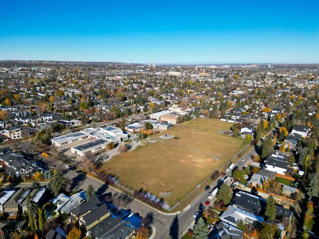 2004 51 Avenue SW Calgary AB T3E 1J6