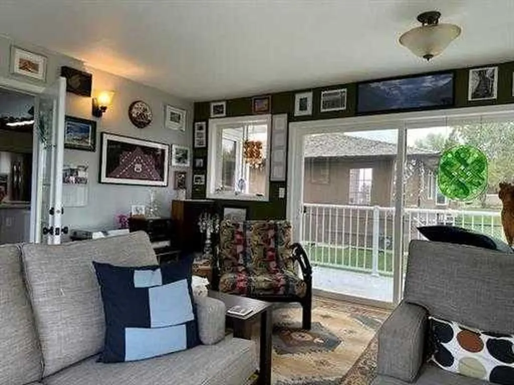 623 2nd Street E Cardston AB T0K 0K0
