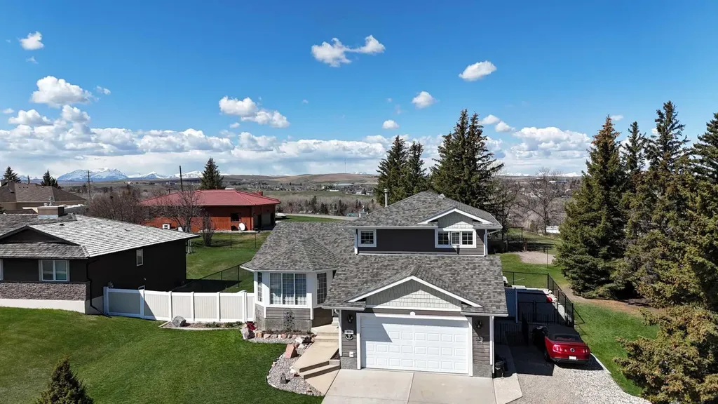 623 2nd Street E Cardston AB T0K 0K0