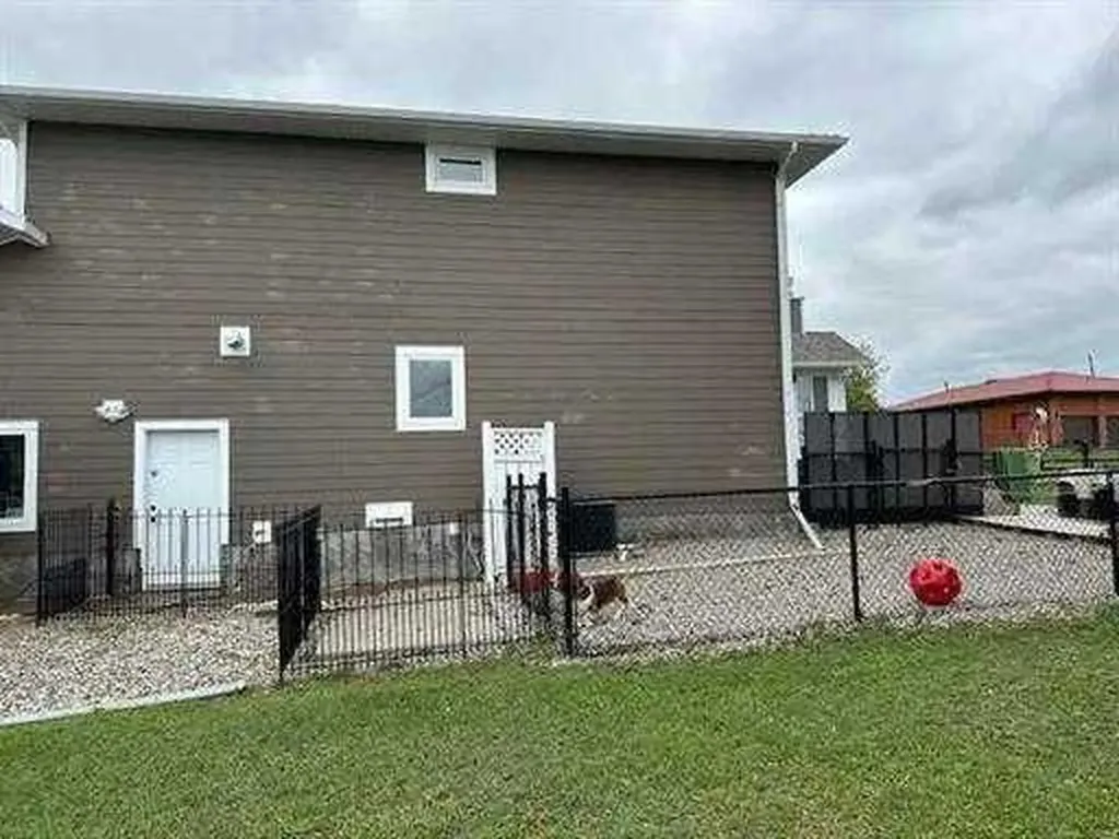 623 2nd Street E Cardston AB T0K 0K0
