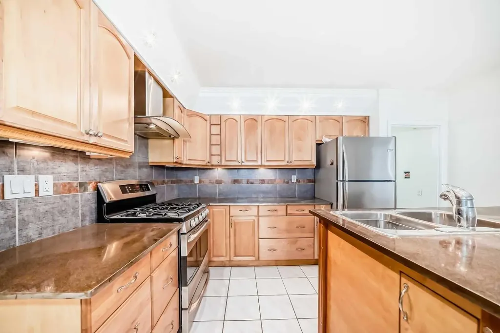 820 9a Street NE Calgary AB T2E 4L6