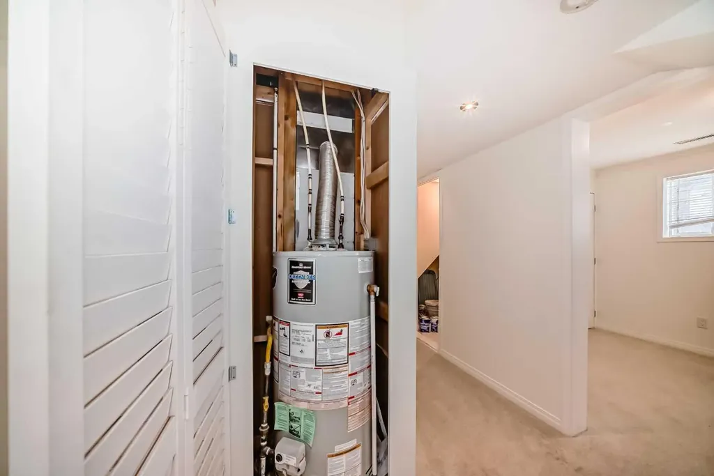 820 9a Street NE Calgary AB T2E 4L6