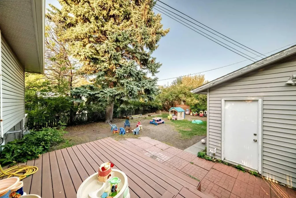 820 9a Street NE Calgary AB T2E 4L6