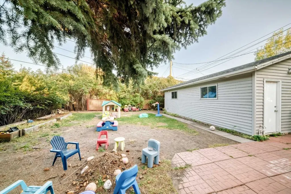 820 9a Street NE Calgary AB T2E 4L6