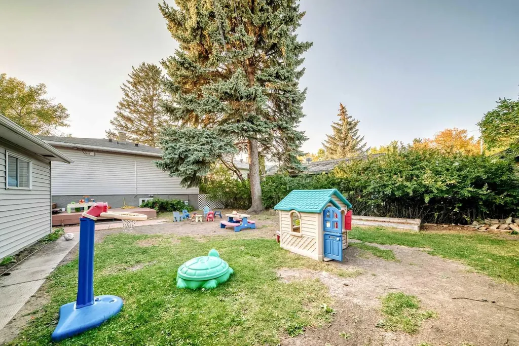 820 9a Street NE Calgary AB T2E 4L6