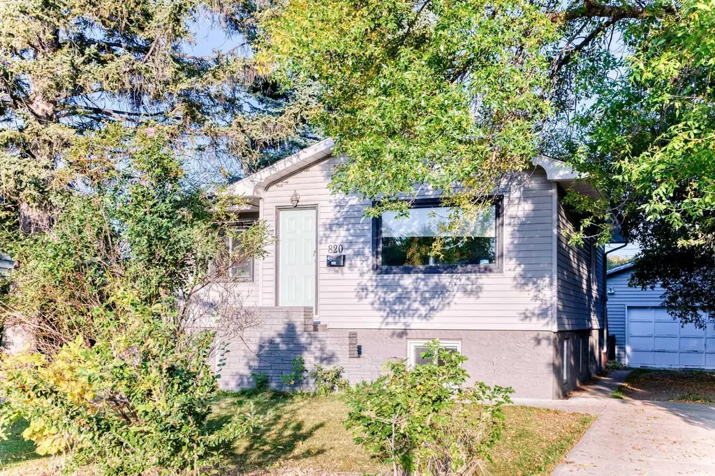 820 9a Street NE Calgary AB T2E 4L6