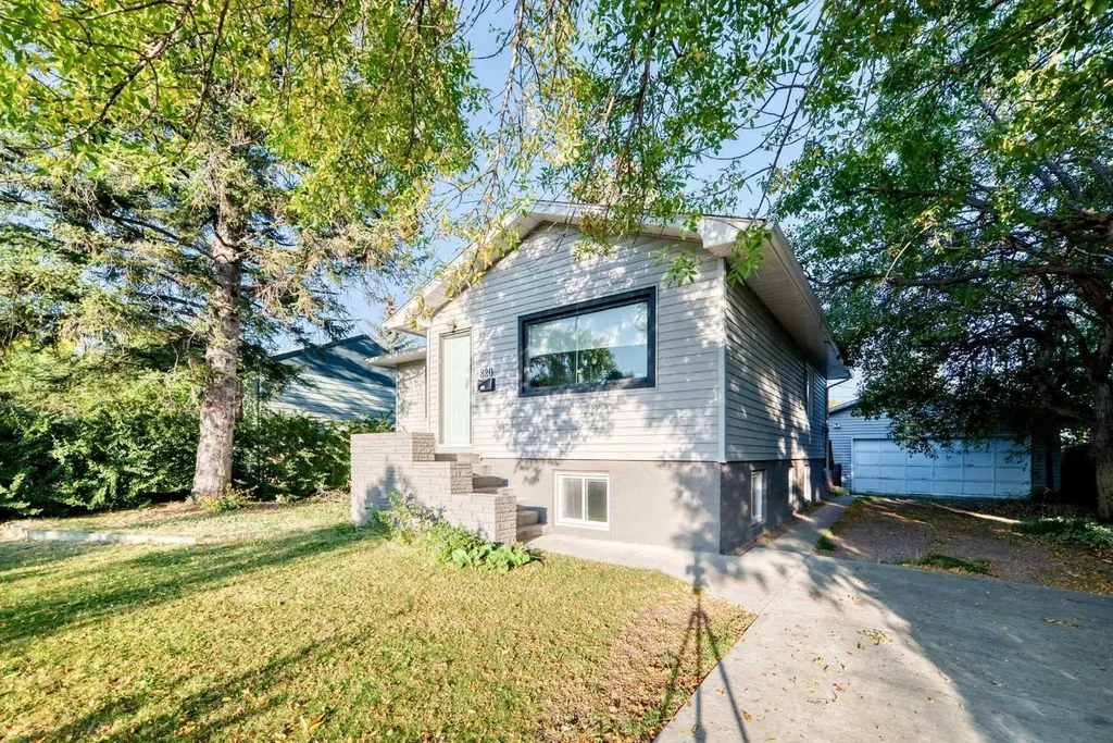 820 9a Street NE Calgary AB T2E 4L6