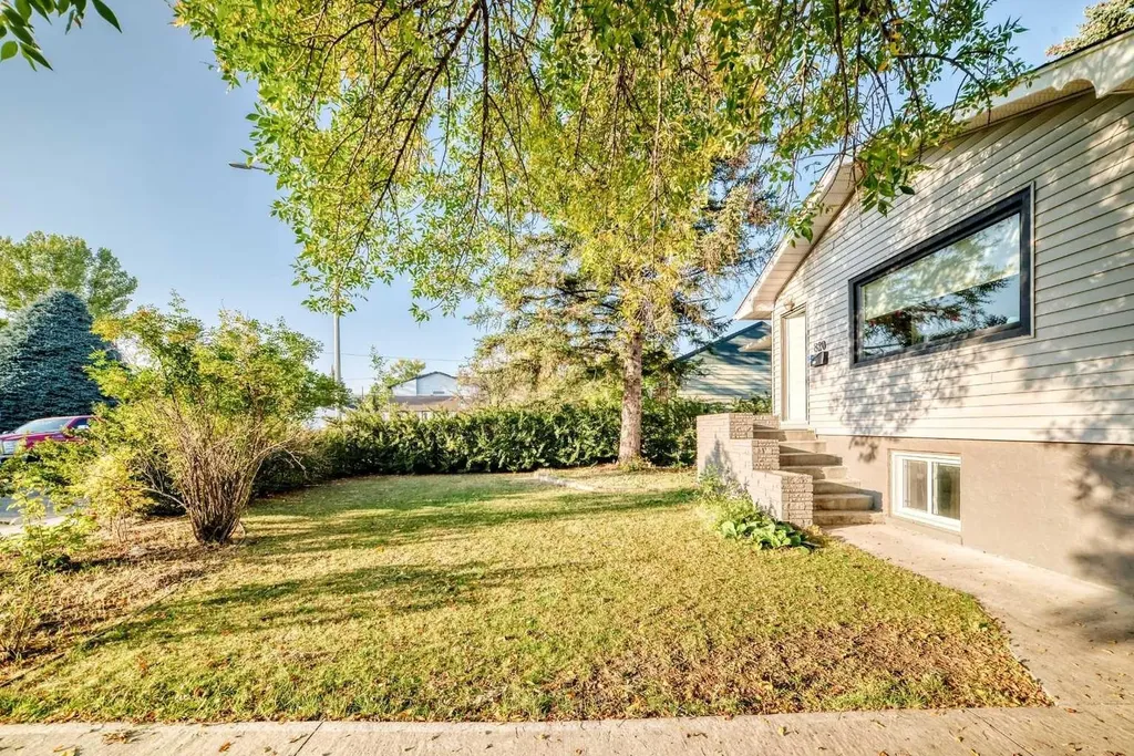 820 9a Street NE Calgary AB T2E 4L6