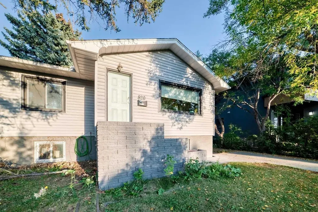 820 9a Street NE Calgary AB T2E 4L6