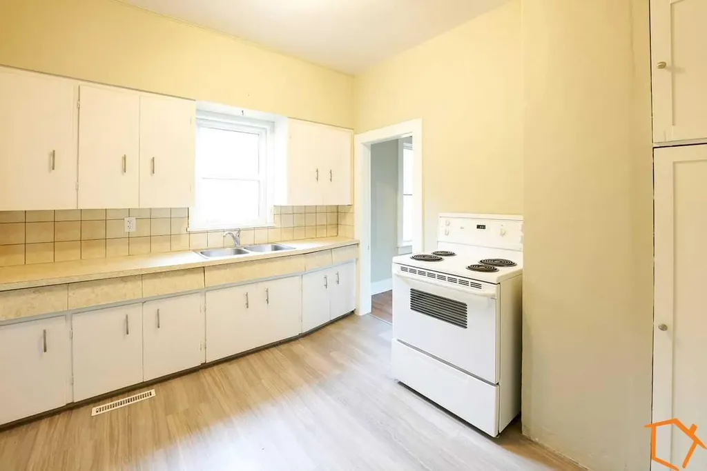 615 14 Street S Lethbridge AB T1J 2Y2
