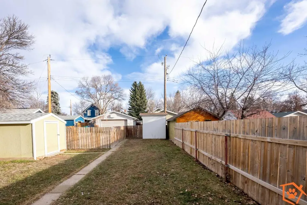 615 14 Street S Lethbridge AB T1J 2Y2