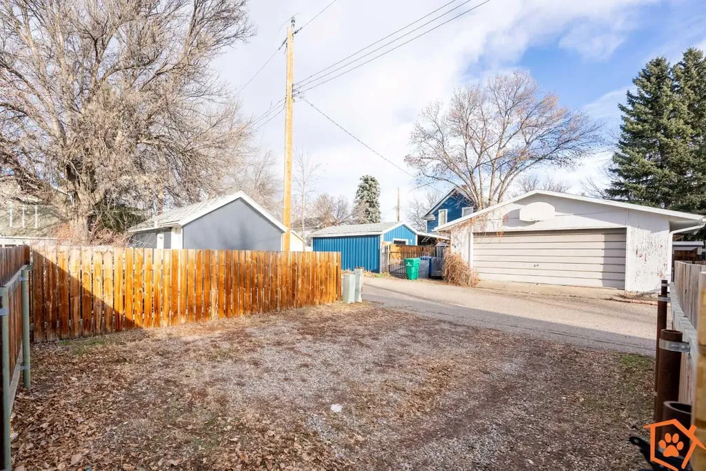 615 14 Street S Lethbridge AB T1J 2Y2