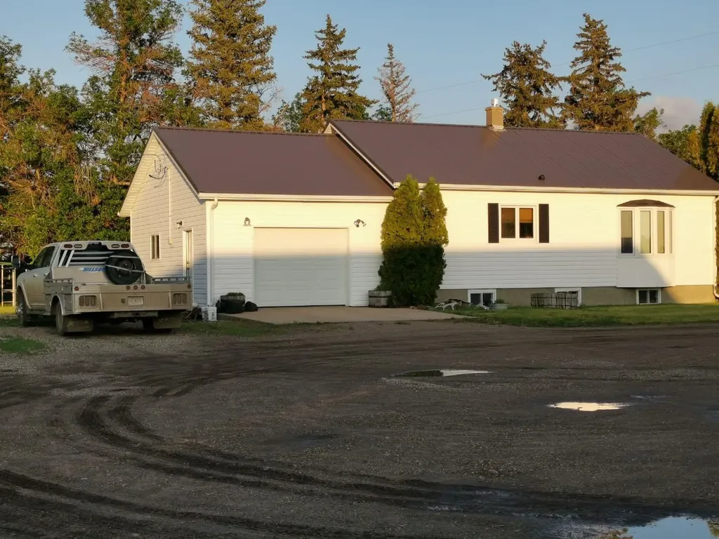 162 Hays Road 30 N Hays AB T0K1B0