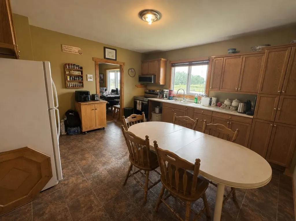 162 Hays Road 30 N Hays AB T0K1B0