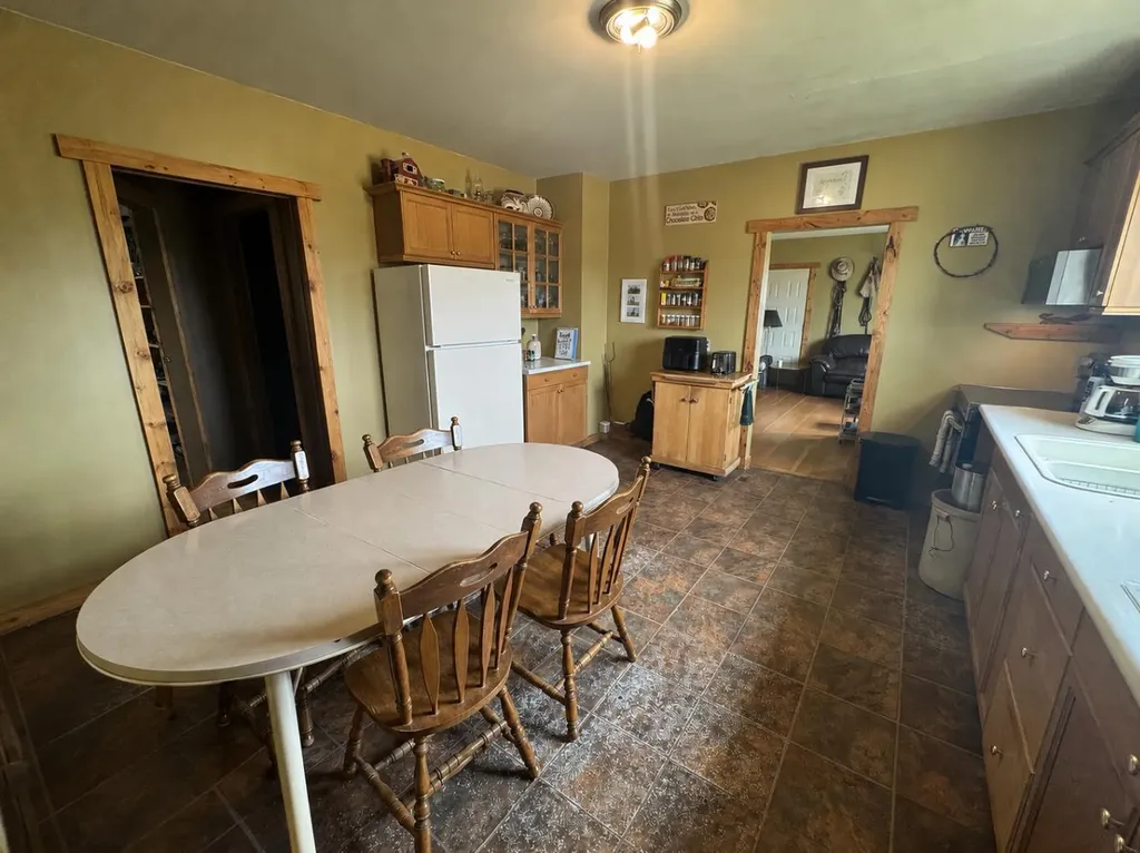 162 Hays Road 30 N Hays AB T0K1B0