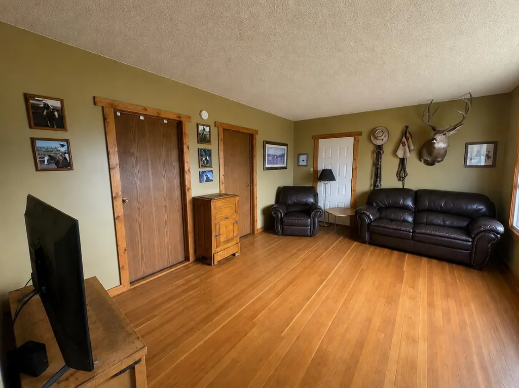 162 Hays Road 30 N Hays AB T0K1B0