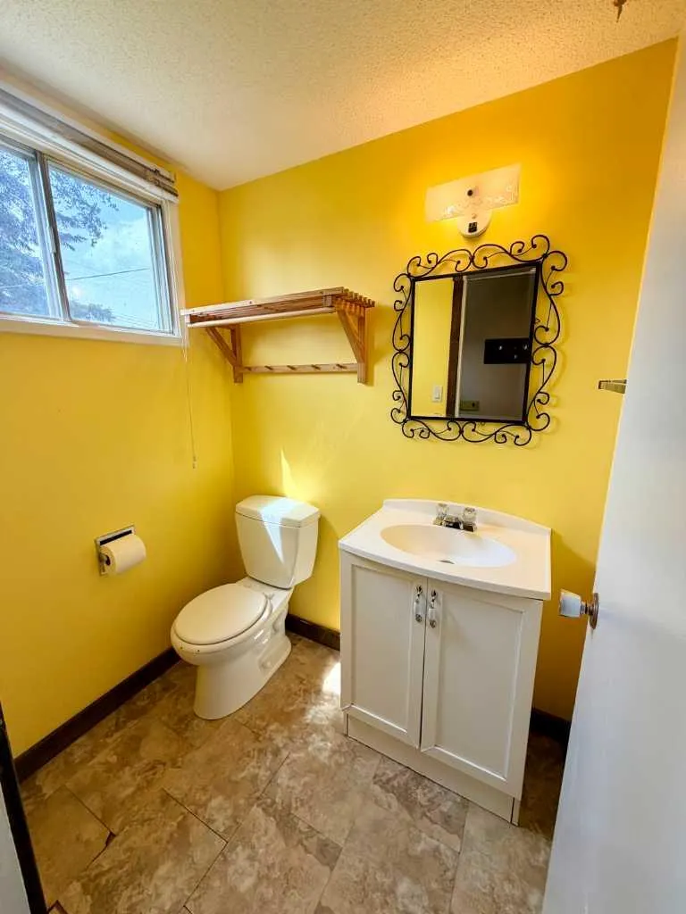 5126 56 Street Rocky Mountain House AB T4T 1L5