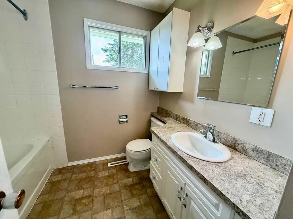 5126 56 Street Rocky Mountain House AB T4T 1L5