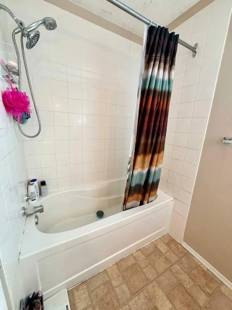 5126 56 Street Rocky Mountain House AB T4T 1L5