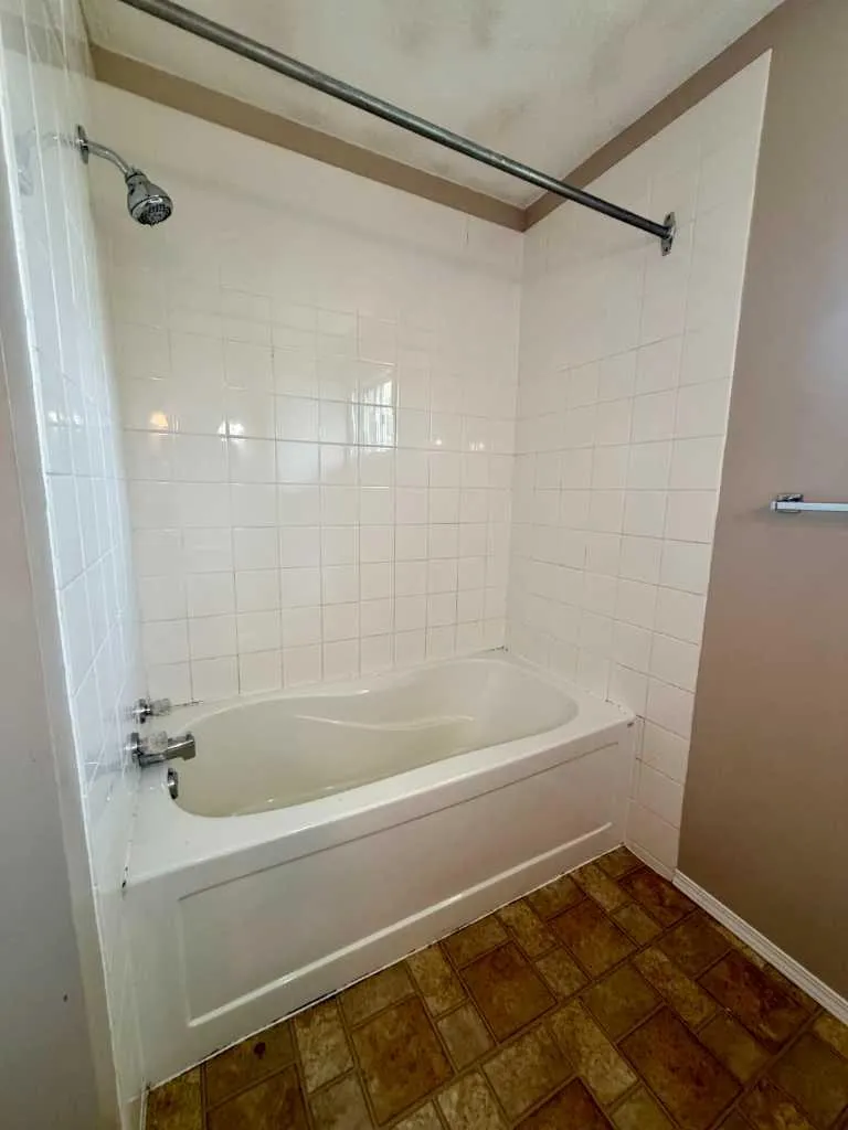 5126 56 Street Rocky Mountain House AB T4T 1L5