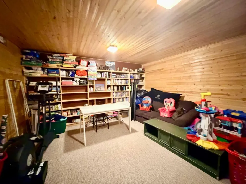 5126 56 Street Rocky Mountain House AB T4T 1L5