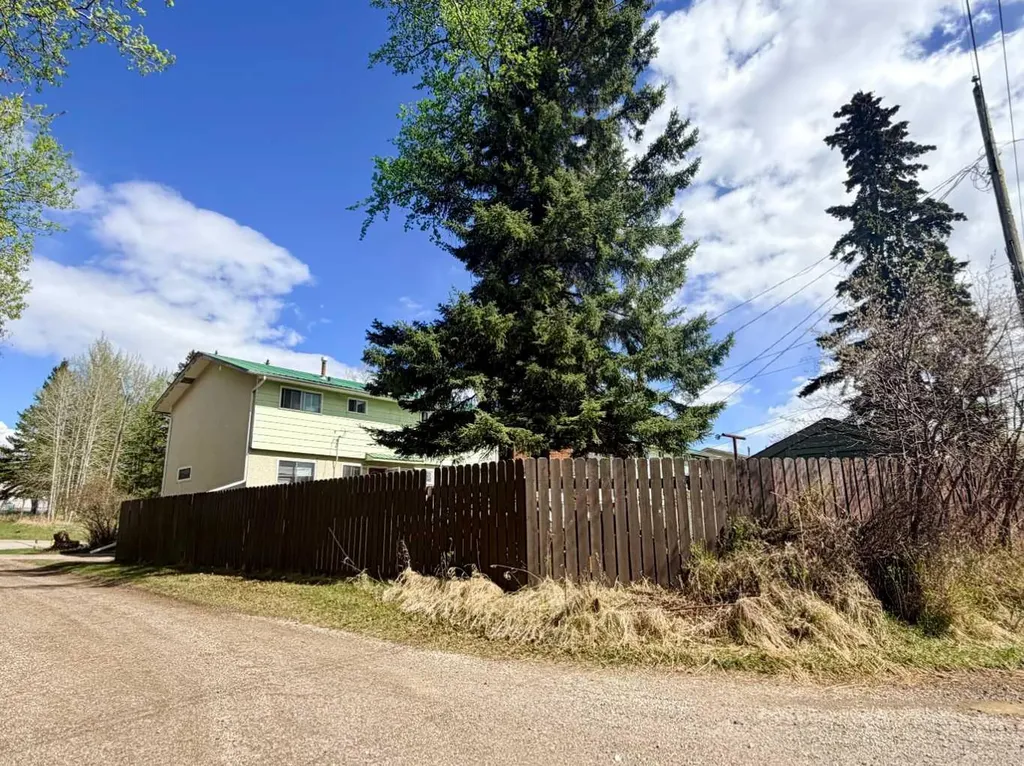 5126 56 Street Rocky Mountain House AB T4T 1L5