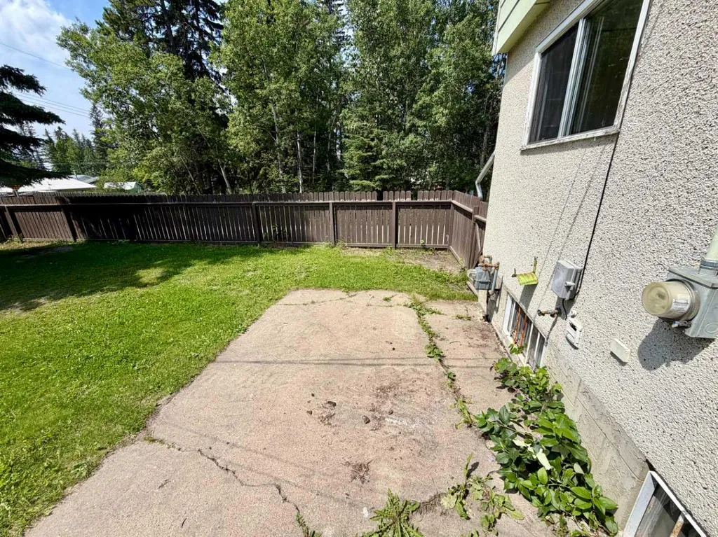 5126 56 Street Rocky Mountain House AB T4T 1L5