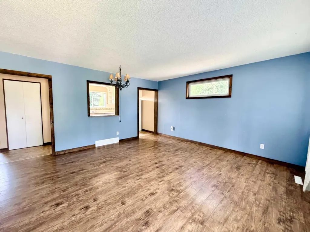 5126 56 Street Rocky Mountain House AB T4T 1L5